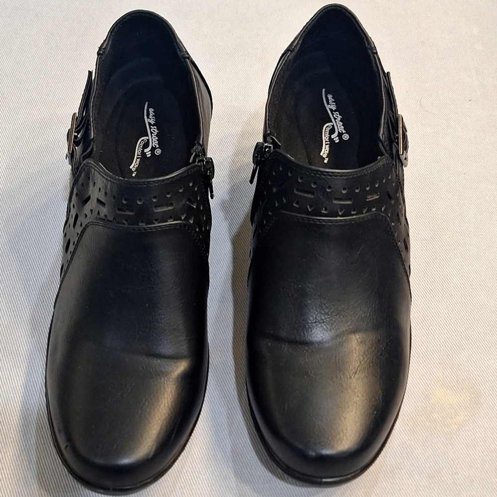 Easy Street Comfort Wave, Black Womens Ankle Boots, size 7.5 Medium